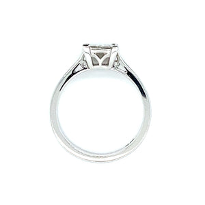 18 karaat witgouden ring van 3.7 gram met 4 vierkante Prinses geslepen diamanten met een totaalgewicht van 0.63 crt kleur G kwaliteit VS1 model r8768