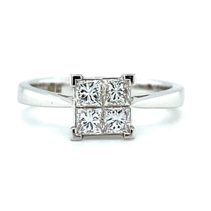 18 karaat witgouden ring van 3.7 gram met 4 vierkante Prinses geslepen diamanten met een totaalgewicht van 0.63 crt kleur G kwaliteit VS1 model r8768