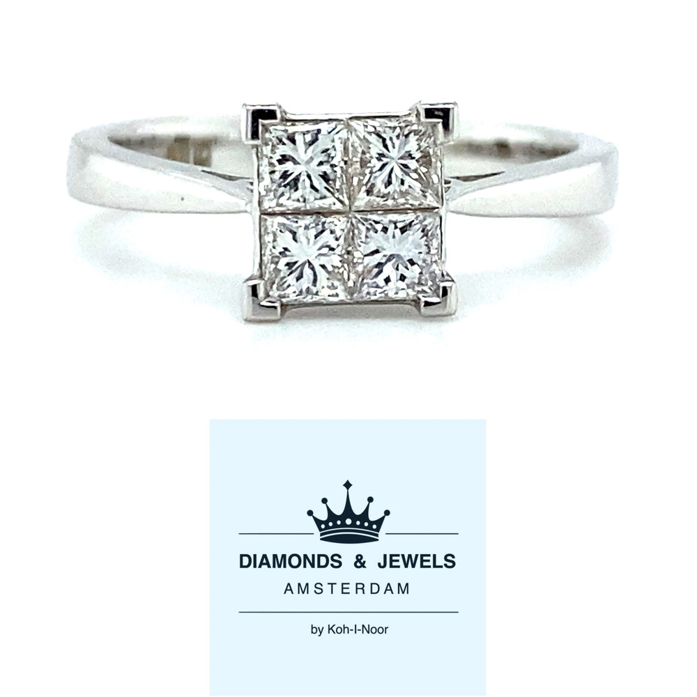 18 karaat witgouden ring van 3.7 gram met 4 vierkante Prinses geslepen diamanten met een totaalgewicht van 0.63 crt kleur G kwaliteit VS1 model r8768