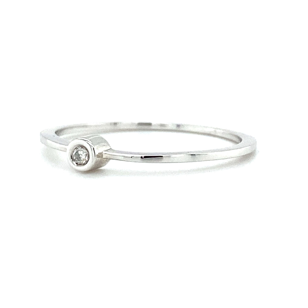 
                      
                        witgouden solitair ring bezet met 1 briljant geslepen diamant van 0.03crt kleur top wesselton kwaliteit si maat 16.5/52 model r8859 €169
                      
                    