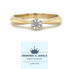 Laden Sie das Bild in den Galerie-Viewer, geel gouden solitair ring met 1 briljant geslepen diamant van 0.19 crt kleur F kwaliteit VVS2 2.4 gr model R 8894 €867
