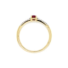 Laden Sie das Bild in den Galerie-Viewer, Geel gouden solitair pavé ring bezet met 12 briljant geslepen diamanten met een totaalgewicht van 0.06 crt kleur h kwaliteit si1 en 1 robijn van 0.24 crt breedte ringscheen 1.6 mm model R 9101 €430 
