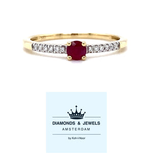 Geel gouden solitair pavé ring bezet met 12 briljant geslepen diamanten met een totaalgewicht van 0.06 crt kleur h kwaliteit si1 en 1 robijn van 0.24 crt breedte ringscheen 1.6 mm model R 9101 €430