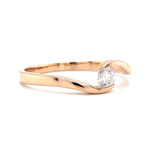 Load image into Gallery viewer, rosé gouden solitair slag ring bezet met 1 briljant geslepen diamant van 0.19crt kleur top wesselton kwaliteit si model r10142 €810 Alt-tekst bewerken
