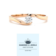Cargar imagen en el visor de la galería, rosé gouden solitair slag ring bezet met 1 briljant geslepen diamant van 0.19crt kleur top wesselton kwaliteit si model r10142 €810 Alt-tekst bewerken
