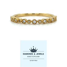 Cargar imagen en el visor de la galería, x18 karaats geel gouden fantasie rij ring bezet met 13 briljant geslepen diamanten met een totaalgewicht van 0.11 crt kleur top wesselton kwaliteit vs 2mm breed model r9237

