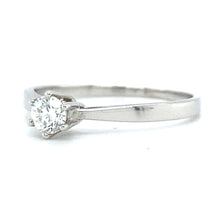 Afbeelding in Gallery-weergave laden, Witgouden solitair ring van 1.6 gram bezet met 1 briljant geslepen diamant van 0.20 crt kleur top wesselton kwaliteit vs Zetting: Ø 4.5 mm Model R 9292

