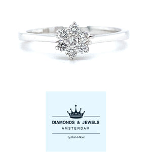Witgouden bloem rozet ring bezet met 7 briljant geslepen diamanten met een totaalgewicht van 0.22 crt kleur top wesselton kwaliteit vs zetting: 6.5 x 6 mm Model R 9356