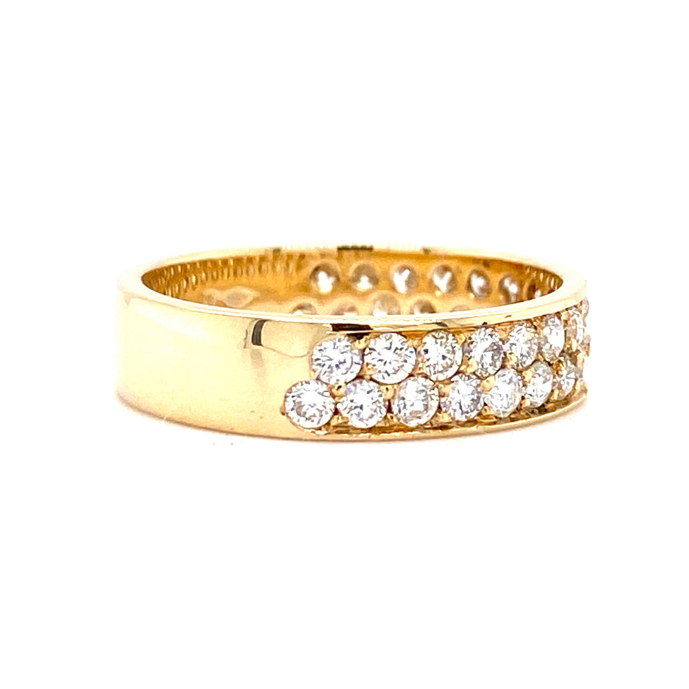 
                      
                        14krt geelgouden pavé gezette rijring met 35 briljant geslepen diamanten in twee rijen geplaatst met een totaalgewicht van 0.95crt kleur top wesselton kwaliteit vs/si 5mm model r9393 €2390
                      
                    