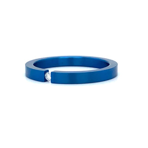 Blauwe titanium ring bezet met 1 briljant geslepen diamant van 0.03 crt kleur top wesselton kwaliteit si €135