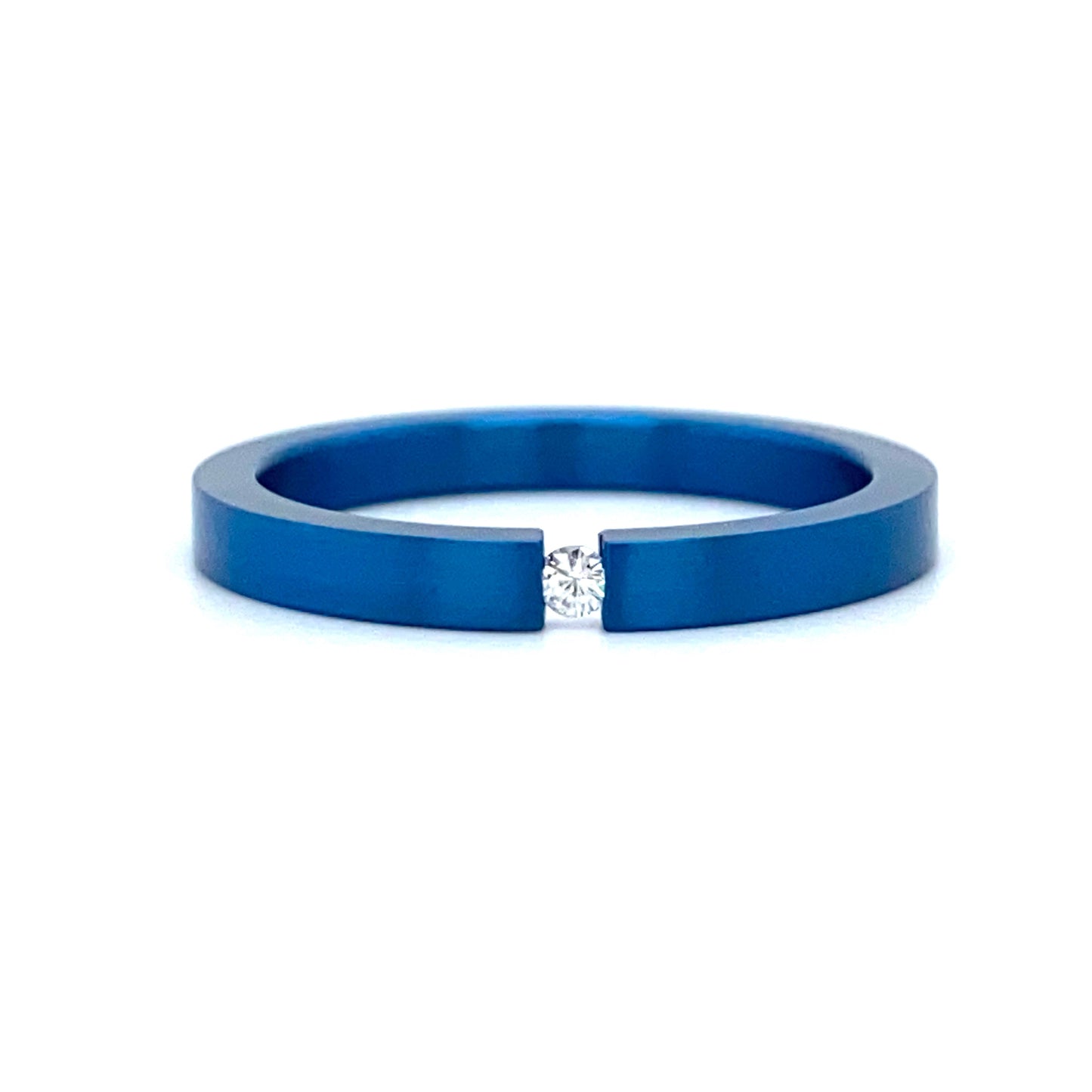 Blauwe titanium ring bezet met 1 briljant geslepen diamant van 0.03 crt kleur top wesselton kwaliteit si €135