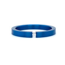 Laden Sie das Bild in den Galerie-Viewer, Blauwe titanium ring bezet met 1 briljant geslepen diamant van 0.03 crt kleur top wesselton kwaliteit si €135
