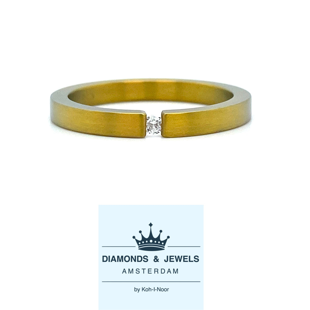 Geel gekleurde titanium ring bezet met 1 briljant geslepen diamant van 0.03crt kleur top wesselton kwaliteit si maat 17.25/54 model r9444 €135