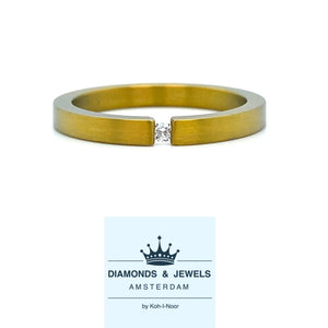Geel gekleurde titanium ring bezet met 1 briljant geslepen diamant van 0.03crt kleur top wesselton kwaliteit si maat 17.25/54 model r9444 €135