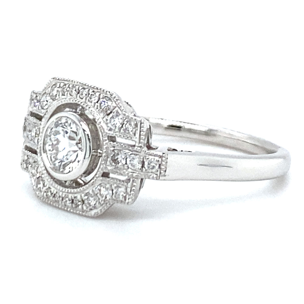 
                      
                        18 karaats witgouden Art Deco ring van 3.7 gram en 2 mm breed. Bezet met 1 briljant geslepen diamant van 0.17 crt en 27 briljant geslepen diamanten met een totaalgewicht van 0.27 crt Kleur: Top Wesselton Kwaliteit: VS Zetting: 10 x 16 mm Model R 9705
                      
                    