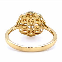 Load image into Gallery viewer, 18 karaat geel gouden ring van 3.31 gram en 2 tot 1 mm breed. Bezet met 1 briljant geslepen diamant v an 0.10 crt en 8 briljant geslepen diamanten met een totaalgewicht van 0.16 crt. Kleur: G Kwaliteit: VS1 Zetting: Ø 12 mm Model: R 9792 
