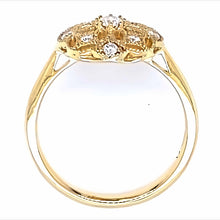 Load image into Gallery viewer, 18 karaat geel gouden ring met antieke uitstraling van 3.31 gram en 1 tot 2 mm breed. Bezet met 1 briljant geslepen diamant van 0.10 crt en 8 briljant geslepen diamanten met een totaalgewicht van 0.16 crt. Kleur: G Kwaliteit: VS1 Zetting: Ø 12 mm Model: R 9792
