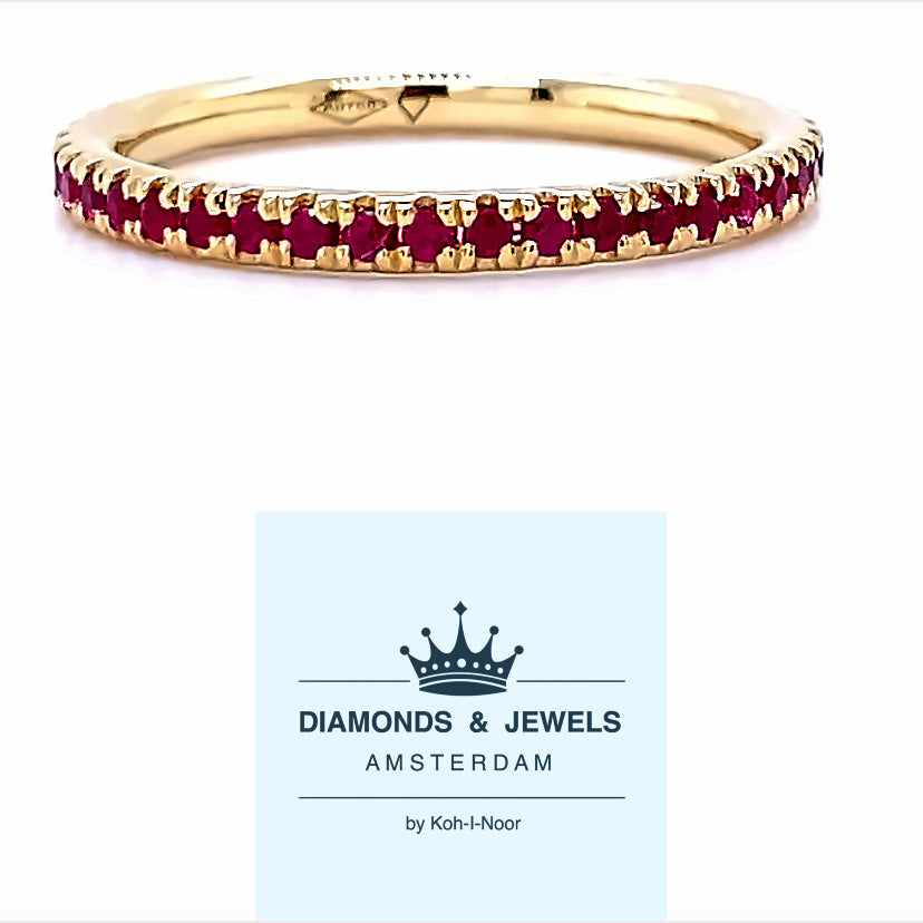 18 karaat geel gouden alliance eternity ring van 2.1 gram en 2 mm breed. Bezet met briljant geslepen robijnen met een totaalgewicht van 0.53 crt. Model: R 9808