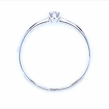Load image into Gallery viewer, 18 karaat wit gouden solitair ring van 2 gram en 2 tot 1 mm breed. Bezet met 1 briljant geslepen diamant van 0.25 crt Kleur: G Kwaliteit: SI1 Zetting: 5 mm Model: R 9832
