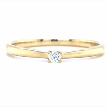 Cargar imagen en el visor de la galería, 18 karaat geel gouden solitair ring van 1.65 gram en 1 tot 2 mm breed. Bezet met 1 briljant geslepen diamant van 0.05 crt Kleur: G Kwaliteit: SI1 Zetting: 2 mm Model: R 9879
