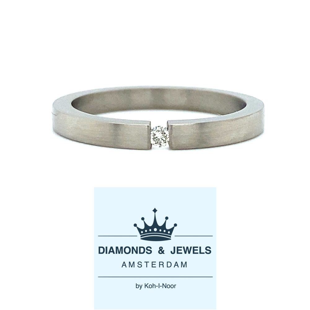 titanium ring 2mm breed met 1 briljant geslepen diamant van 0.03crt kleur top wesselton kwaliteit si €125